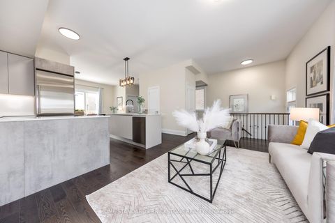 Photo 7 at 5 Smallwood Circle, Brownridge, Vaughan