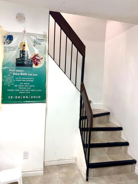 Photo 3 at 116 - 10 Eddystone Avenue, Jane Heights, Toronto