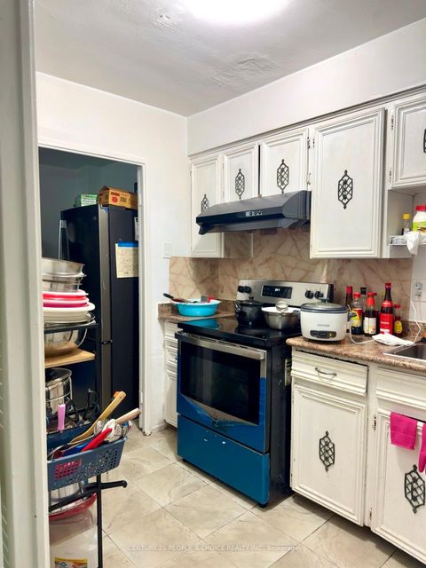 Photo 5 at 116 - 10 Eddystone Avenue, Jane Heights, Toronto