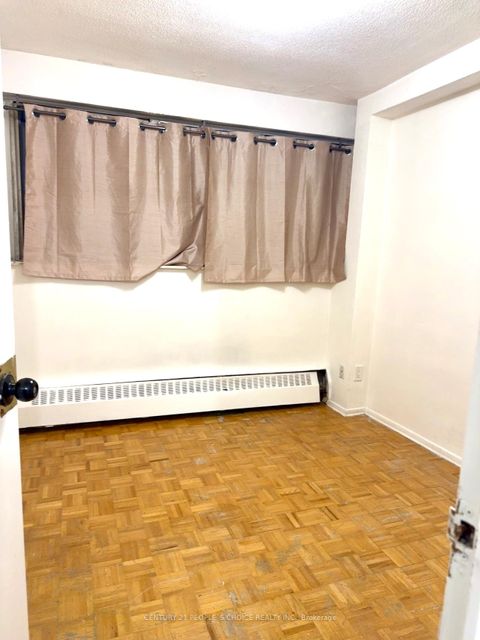 Photo 10 at 116 - 10 Eddystone Avenue, Jane Heights, Toronto