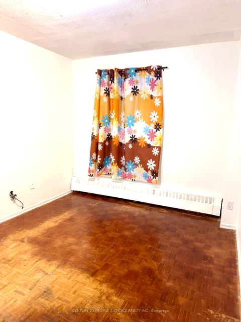 Photo 13 at 116 - 10 Eddystone Avenue, Jane Heights, Toronto