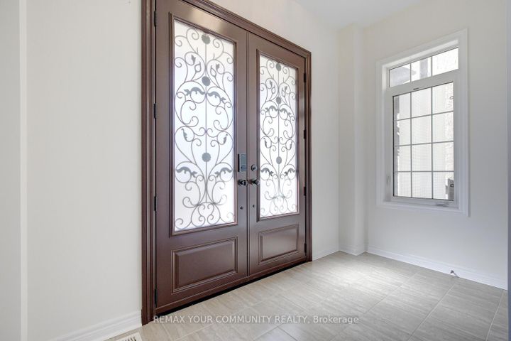 Photo 2 at 6 Halo Court, Patterson, Vaughan