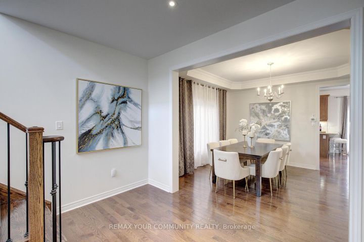 Photo 4 at 6 Halo Court, Patterson, Vaughan
