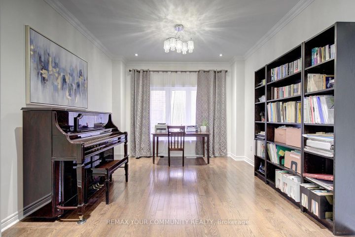 Photo 10 at 6 Halo Court, Patterson, Vaughan