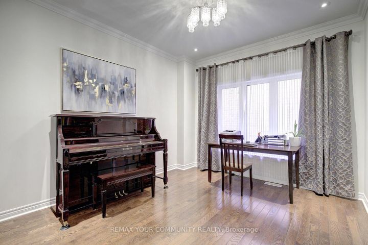 Photo 11 at 6 Halo Court, Patterson, Vaughan