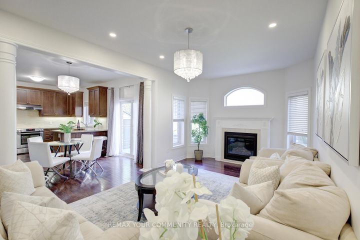 Photo 21 at 6 Halo Court, Patterson, Vaughan