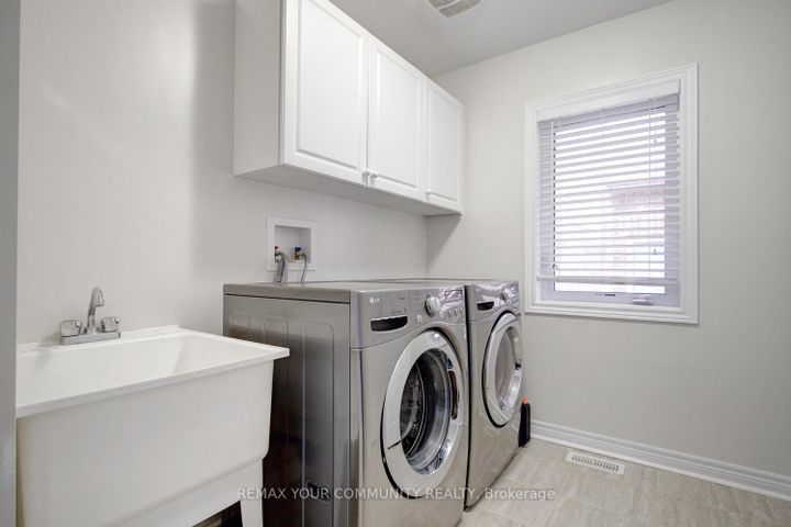 Photo 24 at 6 Halo Court, Patterson, Vaughan