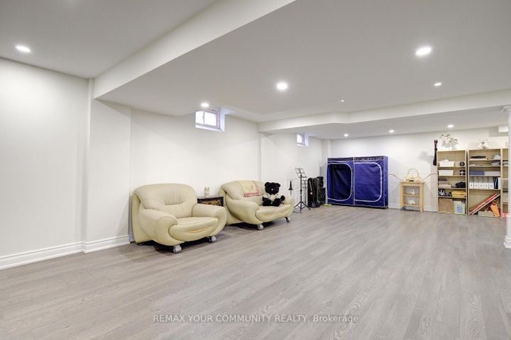 Photo 38 at 6 Halo Court, Patterson, Vaughan