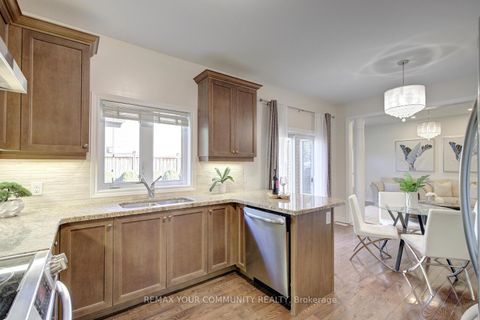 Photo 14 at 6 Halo Court, Patterson, Vaughan