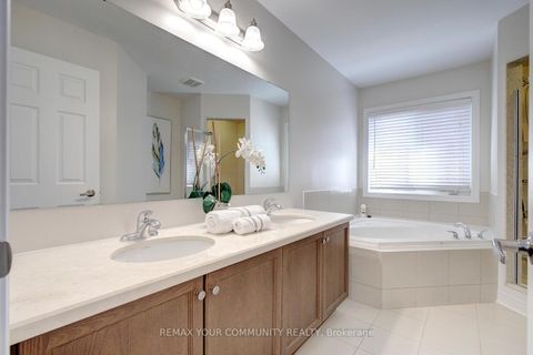 Photo 32 at 6 Halo Court, Patterson, Vaughan