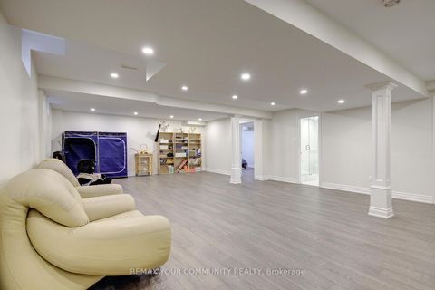 Photo 37 at 6 Halo Court, Patterson, Vaughan