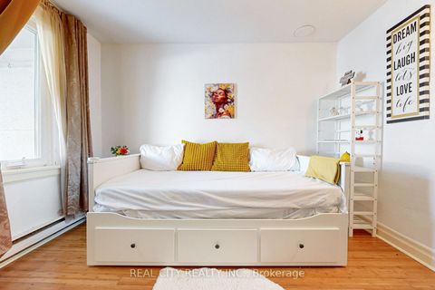 Photo 5 at 163 Olive Avenue, Central, Oshawa