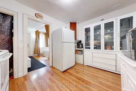 Photo 10 at 163 Olive Avenue, Central, Oshawa