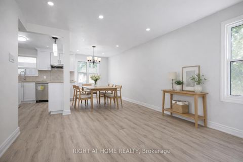 Photo 1 at 225 Essex Avenue, Harding, Richmond Hill