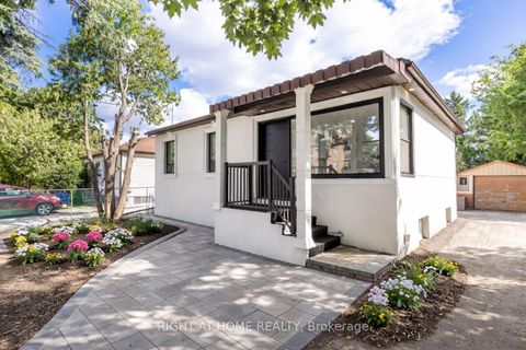 Photo 2 at 225 Essex Avenue, Harding, Richmond Hill