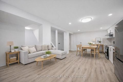 Photo 3 at 225 Essex Avenue, Harding, Richmond Hill