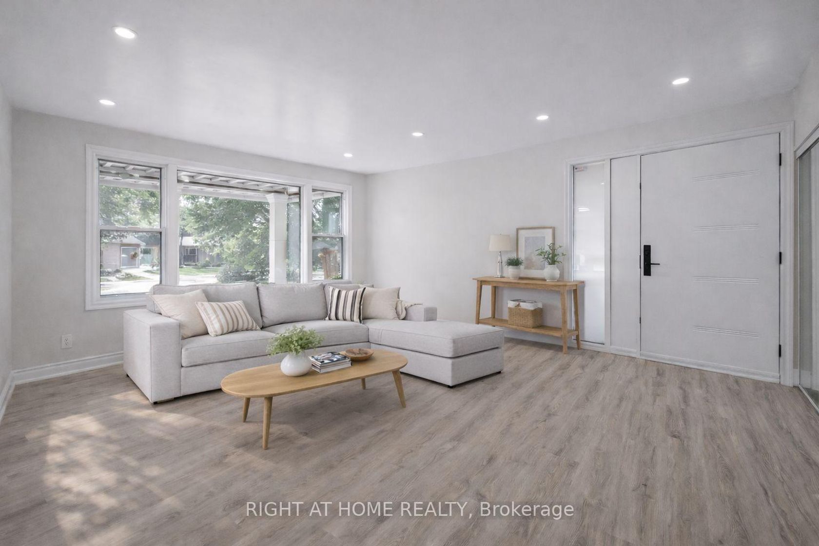 225 Essex Avenue, Harding, Richmond Hill photo 5