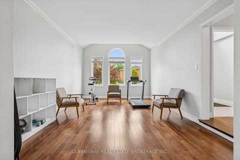 Photo 3 at 69 CITYVIEW Circle, Holly, Barrie