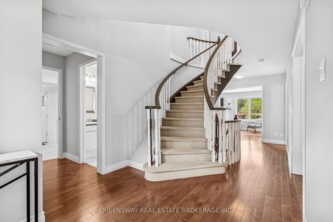 Photo 8 at 69 CITYVIEW Circle, Holly, Barrie