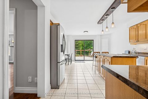 Photo 9 at 69 CITYVIEW Circle, Holly, Barrie