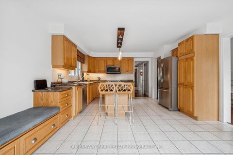 Photo 10 at 69 CITYVIEW Circle, Holly, Barrie