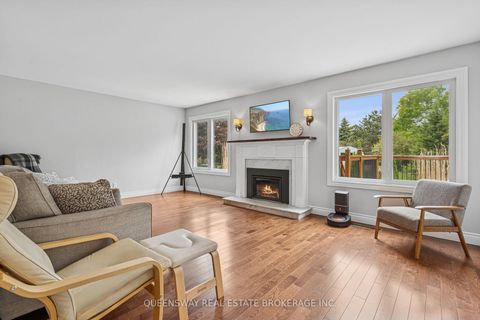 Photo 13 at 69 CITYVIEW Circle, Holly, Barrie