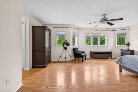 Photo 15 at 69 CITYVIEW Circle, Holly, Barrie