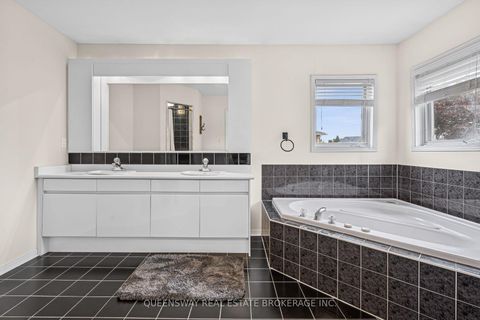 Photo 17 at 69 CITYVIEW Circle, Holly, Barrie