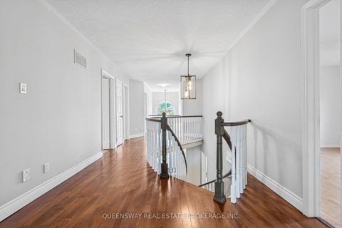 Photo 18 at 69 CITYVIEW Circle, Holly, Barrie