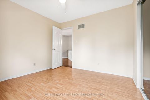 Photo 23 at 69 CITYVIEW Circle, Holly, Barrie