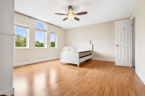 Photo 25 at 69 CITYVIEW Circle, Holly, Barrie