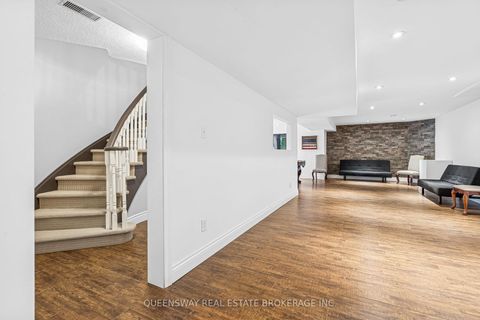 Photo 27 at 69 CITYVIEW Circle, Holly, Barrie