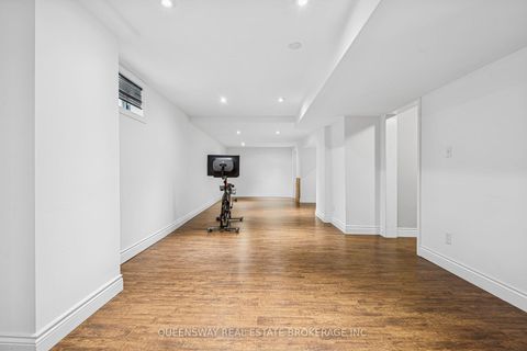 Photo 28 at 69 CITYVIEW Circle, Holly, Barrie