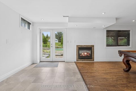 Photo 30 at 69 CITYVIEW Circle, Holly, Barrie