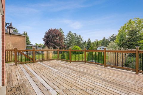 Photo 32 at 69 CITYVIEW Circle, Holly, Barrie