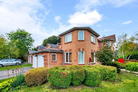 Photo 2 at 98 Charing Crescent, Aurora Highlands, Aurora