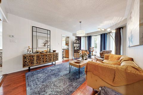 Photo 5 at 98 Charing Crescent, Aurora Highlands, Aurora