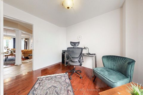 Photo 21 at 98 Charing Crescent, Aurora Highlands, Aurora