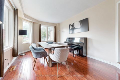 Photo 23 at 98 Charing Crescent, Aurora Highlands, Aurora