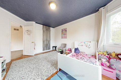 Photo 33 at 98 Charing Crescent, Aurora Highlands, Aurora