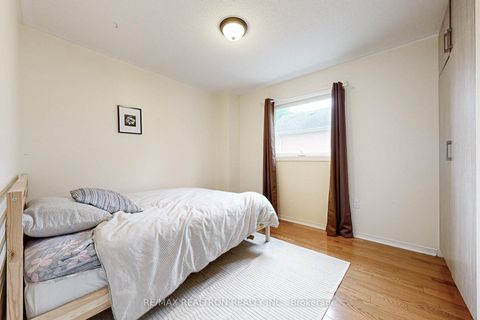 Photo 34 at 98 Charing Crescent, Aurora Highlands, Aurora