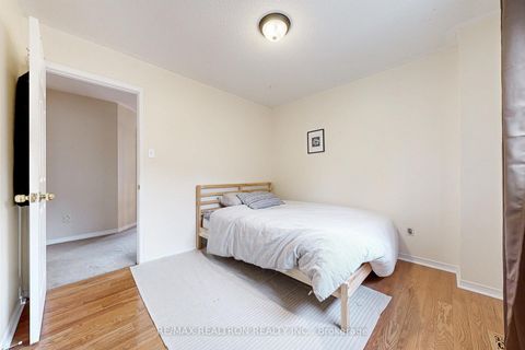 Photo 35 at 98 Charing Crescent, Aurora Highlands, Aurora