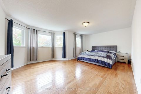 Photo 36 at 98 Charing Crescent, Aurora Highlands, Aurora