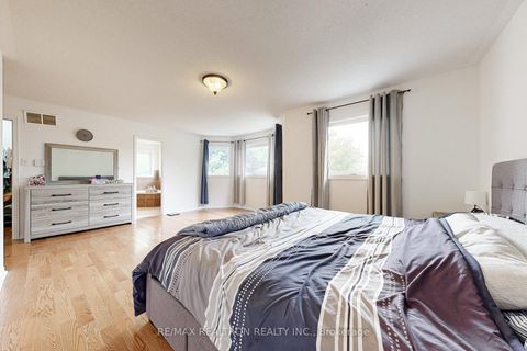 Photo 37 at 98 Charing Crescent, Aurora Highlands, Aurora