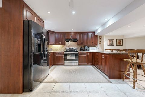 Photo 42 at 98 Charing Crescent, Aurora Highlands, Aurora