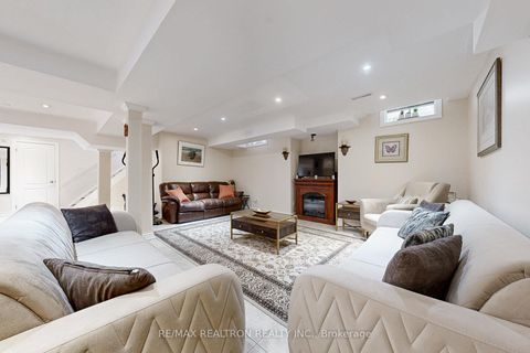 Photo 43 at 98 Charing Crescent, Aurora Highlands, Aurora