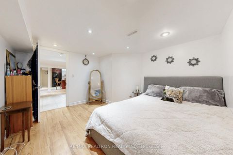 Photo 45 at 98 Charing Crescent, Aurora Highlands, Aurora