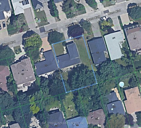 Photo 3 at 143 Munro Boulevard, Windfields, Toronto