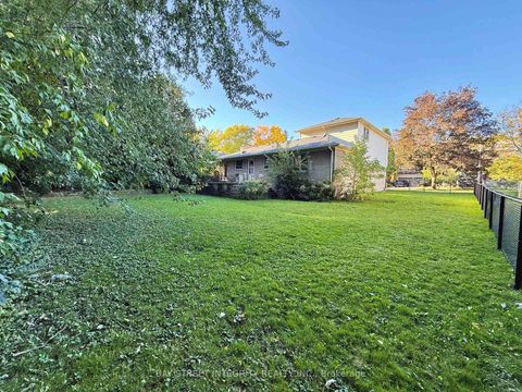 Photo 8 at 143 Munro Boulevard, Windfields, Toronto