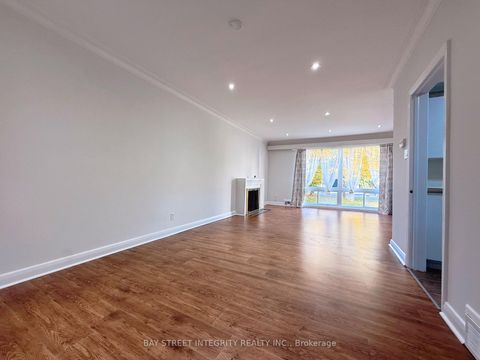 Photo 11 at 143 Munro Boulevard, Windfields, Toronto